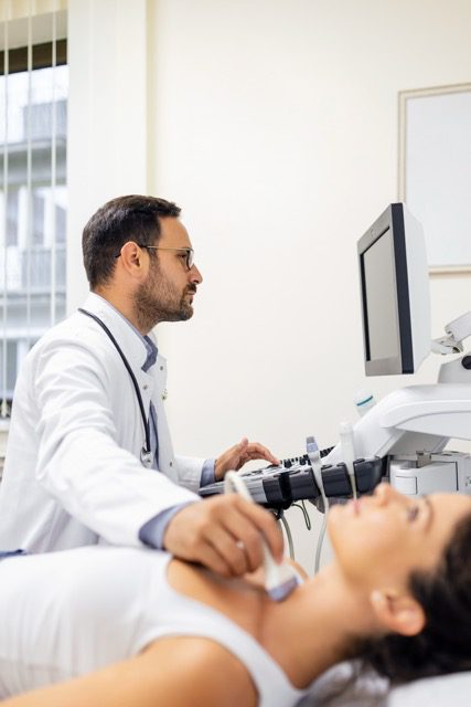 Medicina interna con ecógrafo